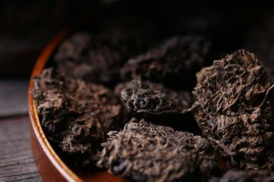 30年的普洱茶多少錢，8000元一餅以上