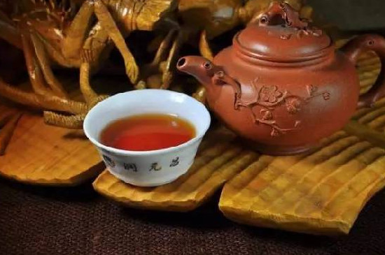 女人長期喝黑茶身體有何變化，面板變得更加細膩