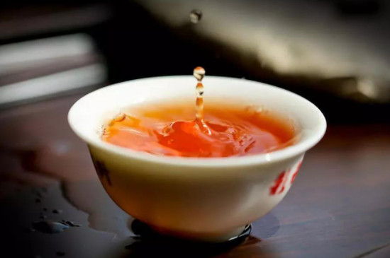 正确喝茶前洗茶的方法，浸润洗茶刮沫洗茶