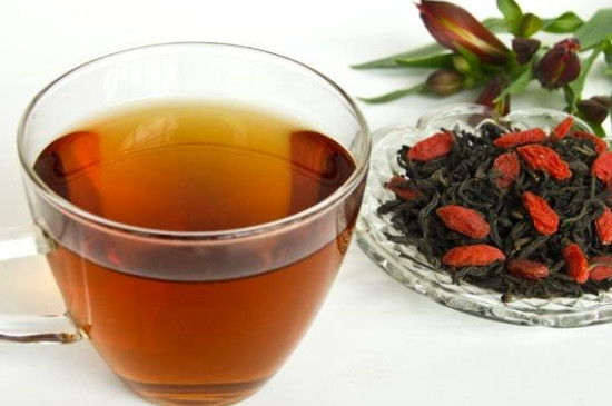 夏天喝什麼茶去溼氣，生薑紅棗茶/紅豆薏仁茶等