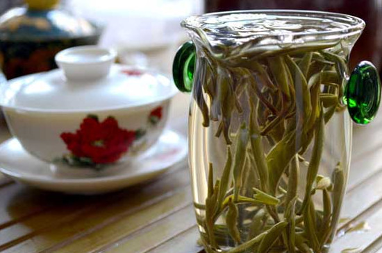 白毫銀針餅好還是散茶好