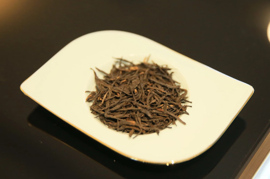 紅茶不能一直泡在杯子裡喝麼